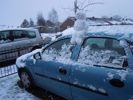 снеговик на машине.jpg
